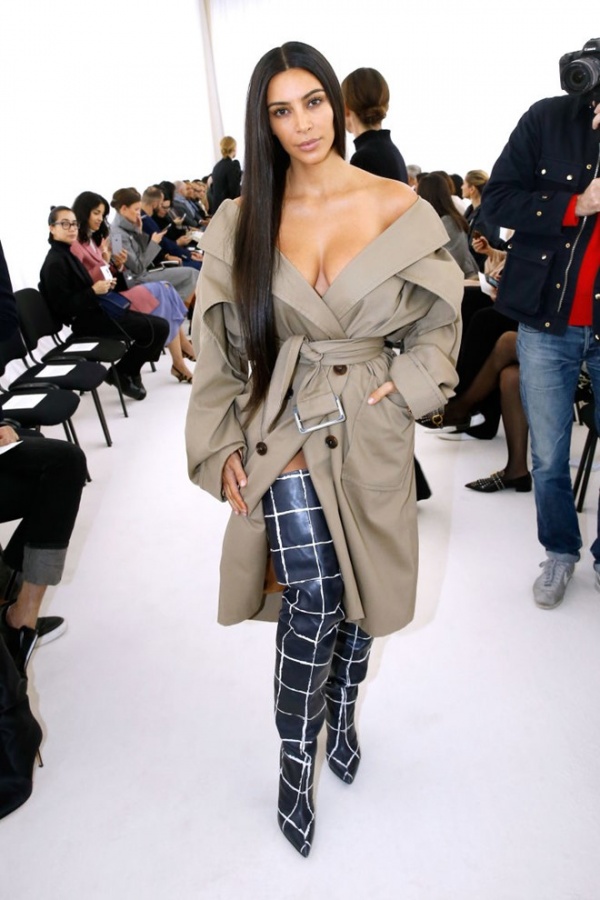 Kim Kardashian bị cướp uy hiếp bằng súng