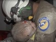 Lính cứu hộ bật khóc khi cứu bé gái 30 ngày tuổi sau cuộc không kích Syria