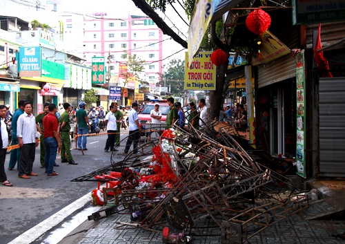 Tiệm đồ cưới ở Sài Gòn tan hoang sau hỏa hoạn 3 người chết