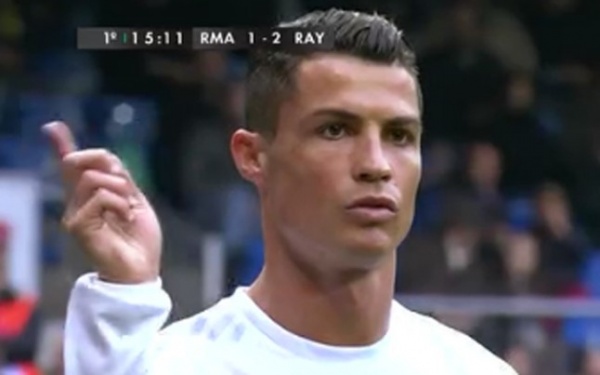 Nghi vấn Ronaldo nổi đóa, chửi cổ động viên