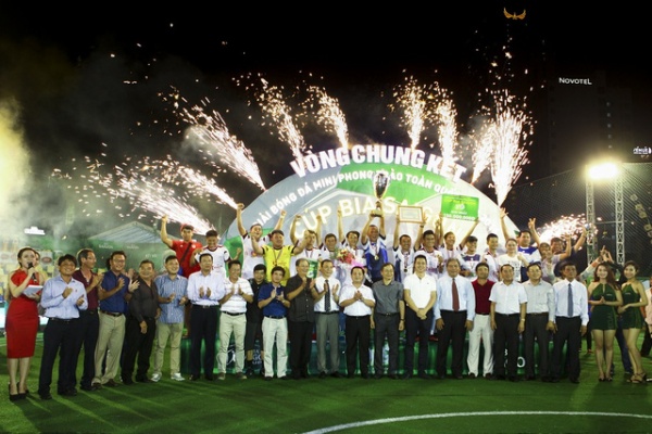 Bóng đá mang lễ hội đến Nha Trang
