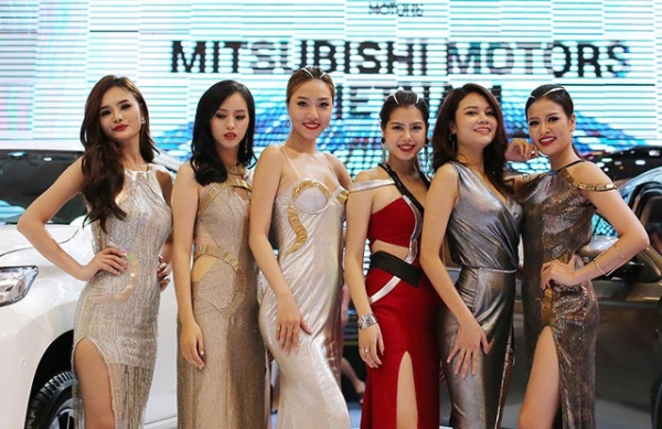 Những cô gái xinh đẹp tại Vietnam Motor Show 2016