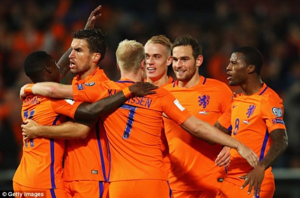 Thắng đậm trước Belarus, Hà Lan giành ngôi đầu bảng