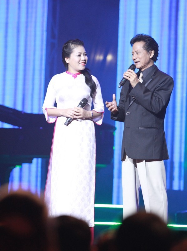 Anh Thơ ngưỡng mộ Chế Linh hơn 70 tuổi vẫn hát live tốt