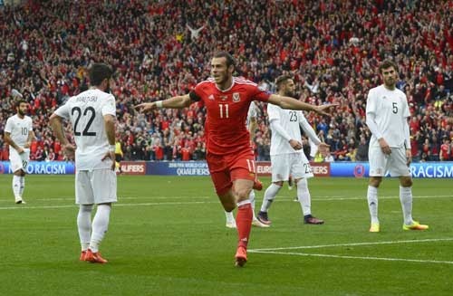 Bale tiến sát kỉ lục ghi bàn của xứ Wales