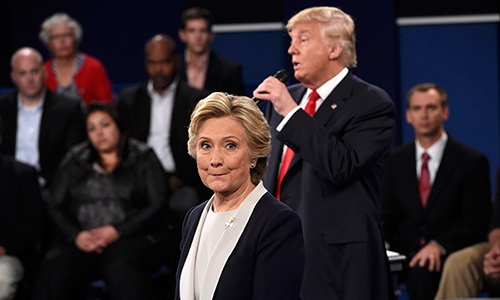 Clinton kinh ngạc vì "sự giả dối" của Trump trong cuộc tranh luận
