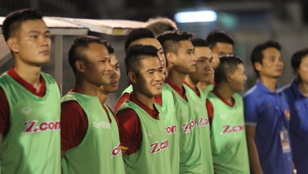 Đội tuyển Việt Nam về đến TPHCM, tiếp tục chuẩn bị cho AFF Cup 2016