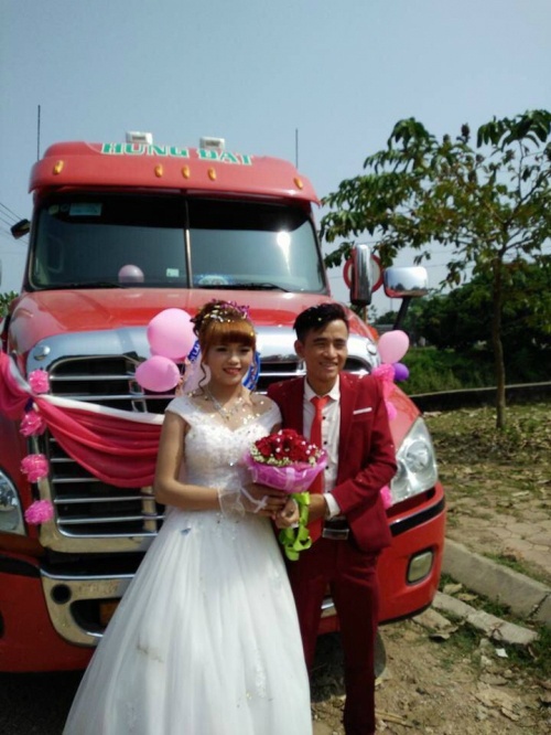 Chú rể Bắc Giang rước dâu bằng xe container