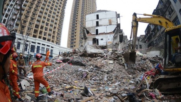 Trung Quốc: Sập nhà cao tầng hàng loạt, ít nhất 22 người chết