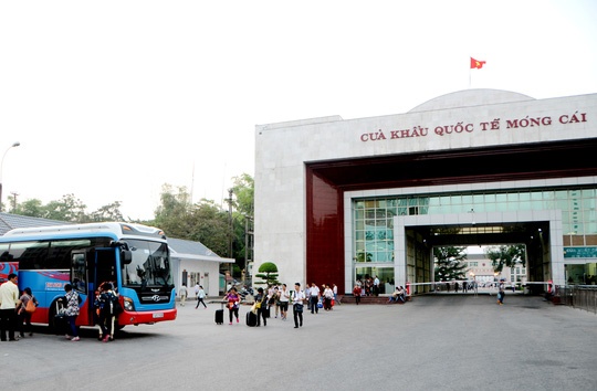 Quảng Ninh thí điểm cho xe tự lái TQ vào du lịch
