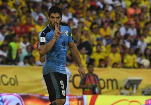 Suarez cân bằng kỉ lục của Crespo ở vòng loại World Cup