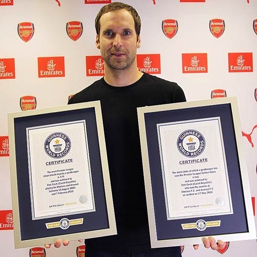 Petr Cech & sao Everton cùng lập kỉ lục Guinness