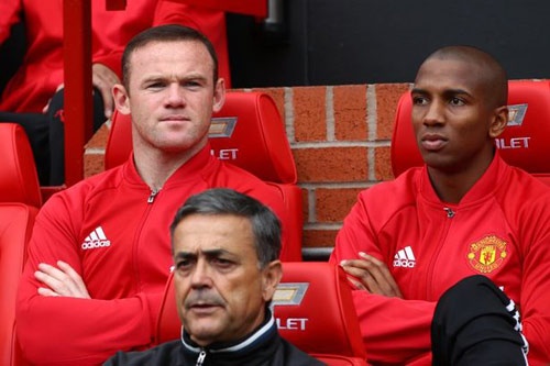 MU tính bán Rooney đỡ "gánh" 26 triệu bảng tiền lương