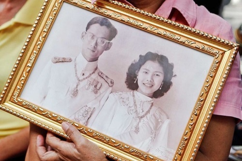 Quốc vương Thái Lan bị vợ tương lai ghét trong lần gặp đầu tiên