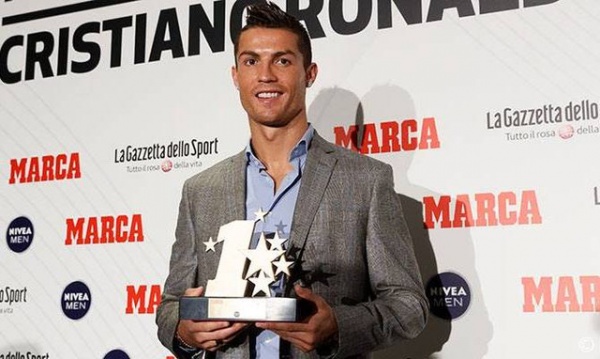 C.Ronaldo nhận giải Cầu thủ hay nhất Champions League 2015/16