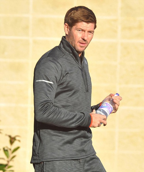 Gerrard đột ngột về Liverpool, tham mưu đấu MU