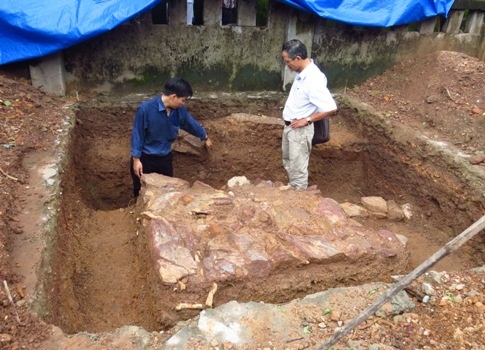 Lấp cát bảo tồn hiện vật nơi nghi chôn cất vua Quang Trung