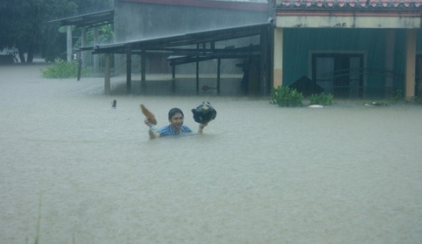 Thủ tướng yêu cầu ứng phó khẩn cấp mưa lũ tại miền Trung