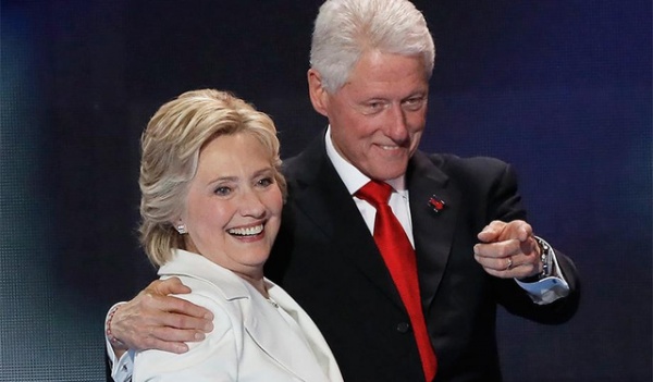 Nghi vấn Quỹ Clinton được hứa tặng 1 triệu USD làm quà sinh nhật cho Bill Clinton