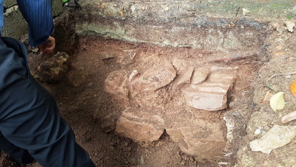 Phát hiện thêm 1 nền đá cổ tại hố khảo cổ tìm dấu tích Tây Sơn/Quang Trung