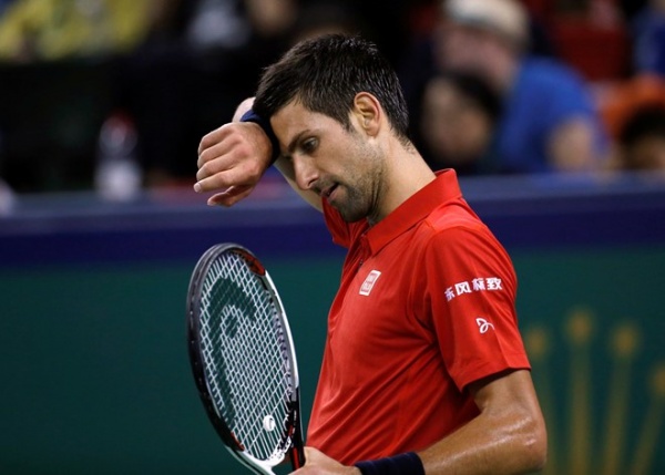 Djokovic đập vợt, xé áo khi thua tại Thượng Hải Masters
