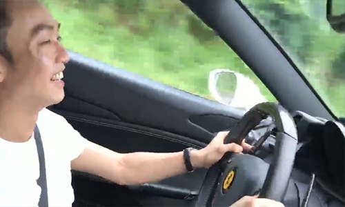 Cường "Đôla" lái Ferrari cùng dàn siêu xe chạy vút trên cao tốc