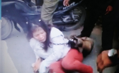 Video nữ cẩu tặc bị đeo xác chó vào cổ xem nhiều tuần qua