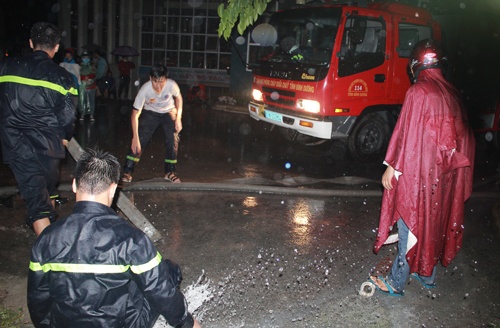 Hầm ký túc xá Sài Gòn ngập, 1.000 xe được di tản trong đêm