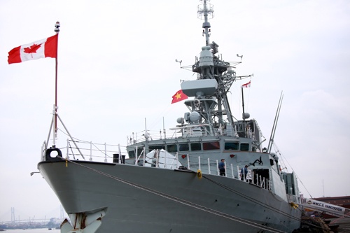 Chiến hạm của Hải quân Canada đến cảng Sài Gòn