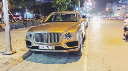 Xe sang Bentley 20 tỷ của đại gia Ninh Bình lắp biển đẹp