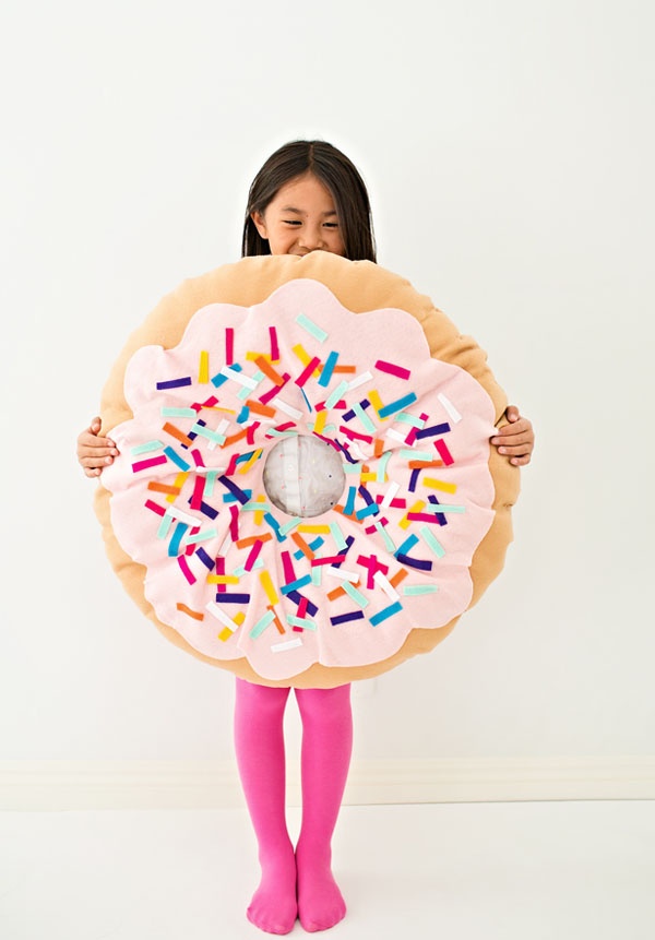 Không biết may vá cũng có thể làm được chiếc gối hình bánh Donut siêu đẹp và khéo này