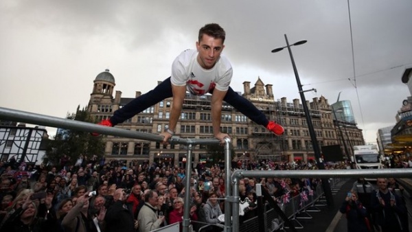 VĐV Olympic Anh được chào đón hoành tráng tại Manchester