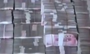 Trung Quốc công bố hình ảnh 1,2 tấn tiền trong nhà quan tham