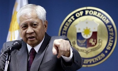 Cựu ngoại trưởng Philippines nói xa Mỹ, gần Trung là "bi kịch quốc gia"