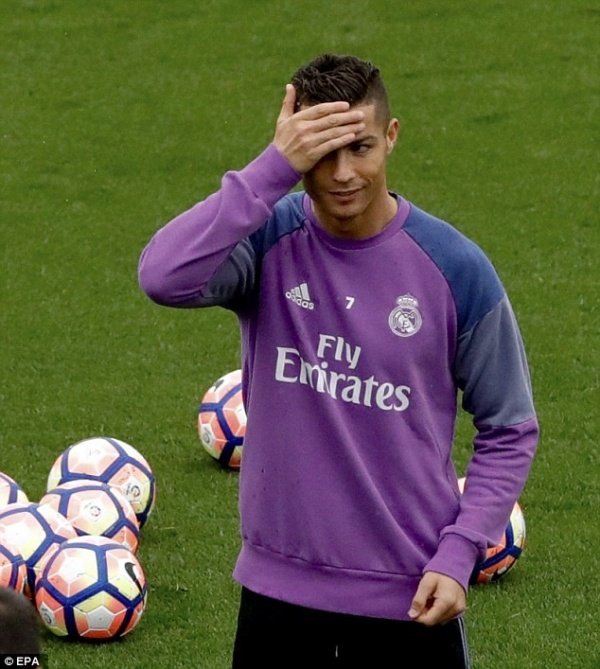 Ronaldo chưa quên "mối thù" bị đồng đội xỏ háng