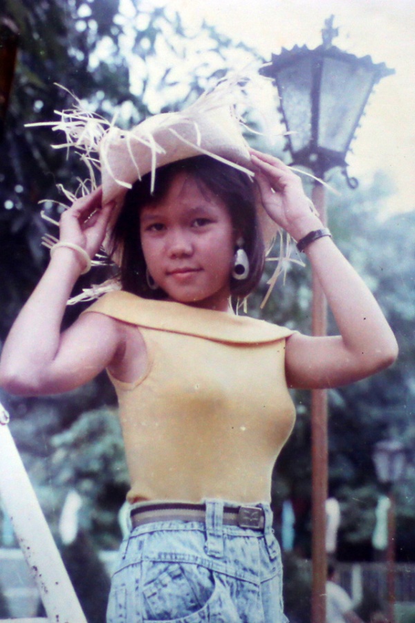 Ngắm loạt ảnh “một thời tuổi trẻ” của Việt Hương