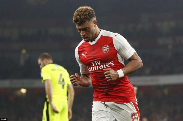 Oxlade-Chamberlain lập cú đúp, Arsenal vào tứ kết League Cup