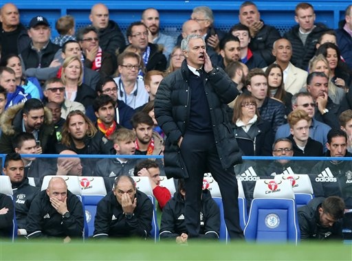 MU thua thảm trước Chelsea: Mourinho đã hết thời?