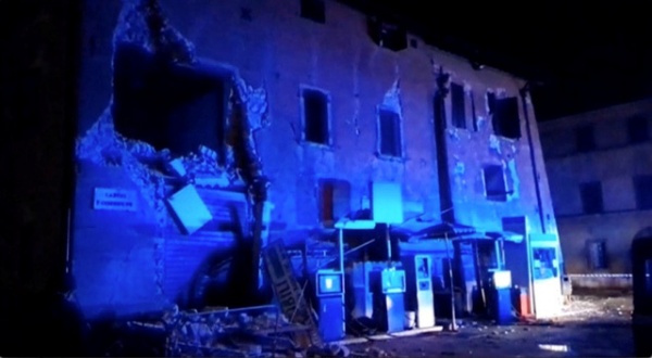 Miền trung Italy tan hoang sau 2 trận động đất liên tiếp