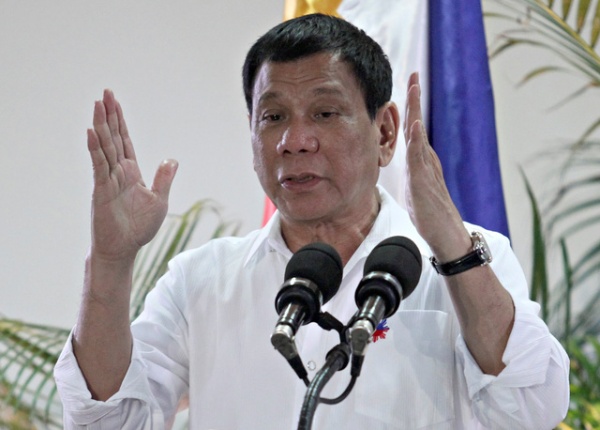 Tổng thống Philippines hứa trước Chúa sẽ ngừng chửi thề
