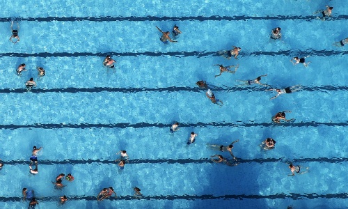 Nhóm thiếu niên Syria bị tố quấy rối tình dục ba thiếu nữ ở bể bơi Đức