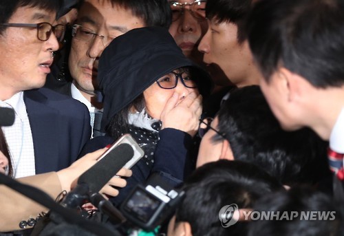 Hàn Quốc bắt khẩn cấp bạn thân của Tổng thống Park Geun-hye
