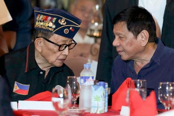 Cựu tổng thống Philippines từ chức đặc phái viên đối thoại với Trung Quốc