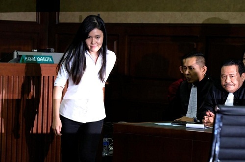 Cô gái Indonesia lĩnh 20 năm tù vì hạ độc bạn học