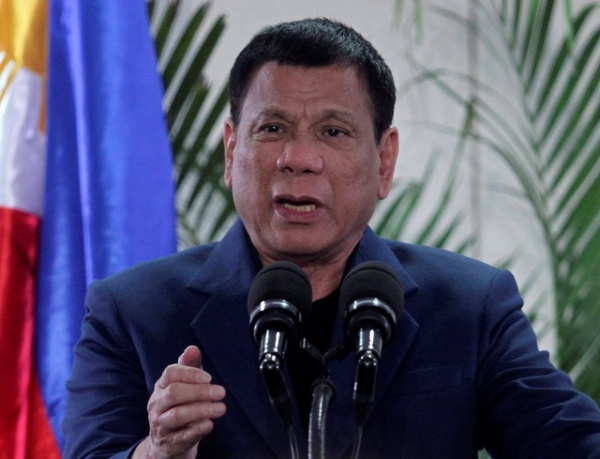 Tổng thống Duterte “nổi đóa” với Mỹ vì ngừng bán súng cho Philippines
