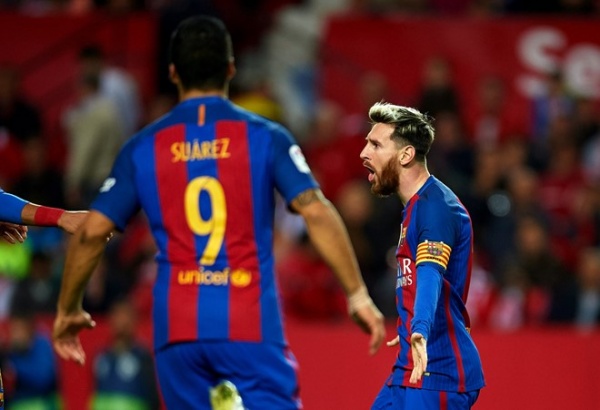 "La Liga quỳ gối trước Messi"