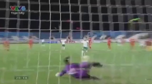 Việt Nam 2-2 Indonesia: Công Phượng ghi bàn