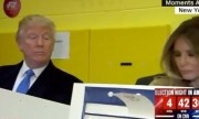 Donald Trump bị nghi nhìn trộm vợ bỏ phiếu