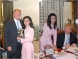 Đây là HH Việt duy nhất được Tân Tổng thống Mỹ tặng sách, khen mặc áo dài đẹp!