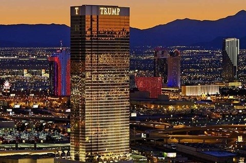 "Donald Trump là chủ khách sạn 64 tầng mạ vàng" nóng trên Vitalk